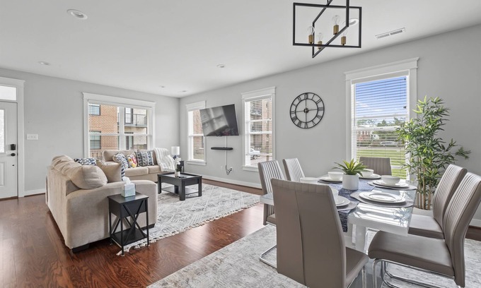 Richmond Casa | Richmond Gem, Free Parking, Quiet, Fenced,Walkable