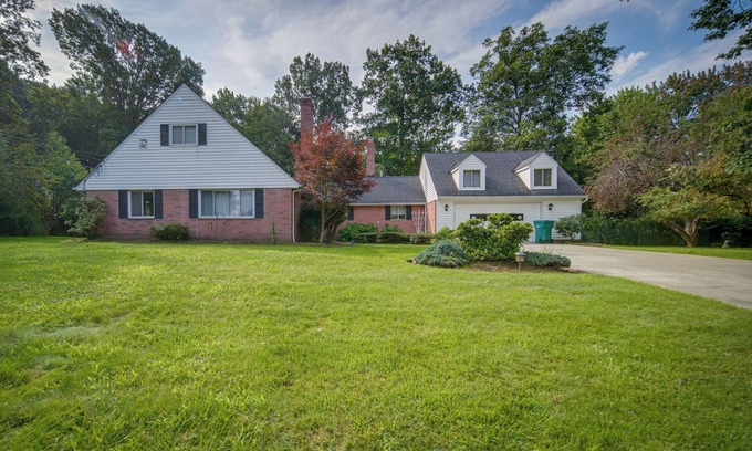 Richmond Heights Casa | Richmond Heights Retreat w/ Patio + Fire Pit!