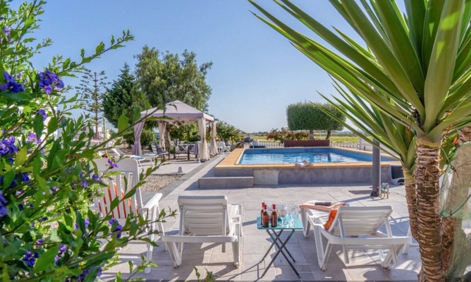 Majada del Moro Apartamento | "Alquiler vacacional Rico's Retreat" con vistas a la montaña, piscina privada, terraza, A/C,Wi-Fi