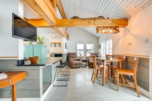 Hardwick Casa | Ride From Your Door Cabin with VAST Trail Access!