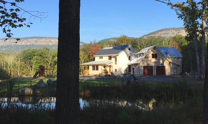 New Paltz Casa | Ridge View Walk-up: cerca de Mohonk Preserve, Minnewaska, New Paltz & Gardiner