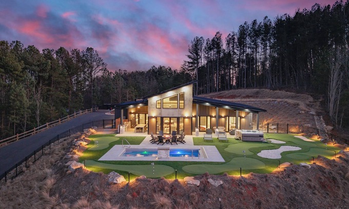 The Peaks at Lake Lure Casa | Ridgeline: Luxe Views, Heated Pool & Hot Tub Oasis + 6 Hole Putting Green