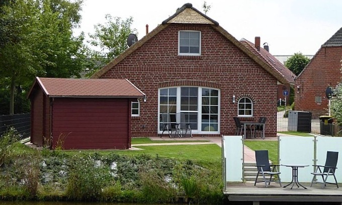 Eilsum Casa | Riedhaus am Siel - 100sqm vacation home for 6 pers. + dog with fireplace, heat cabin &