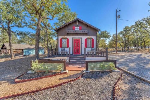 Fredericksburg Casa | Riesling: Pet-friendly, Hot-Tub, 10-Min to Downtown!