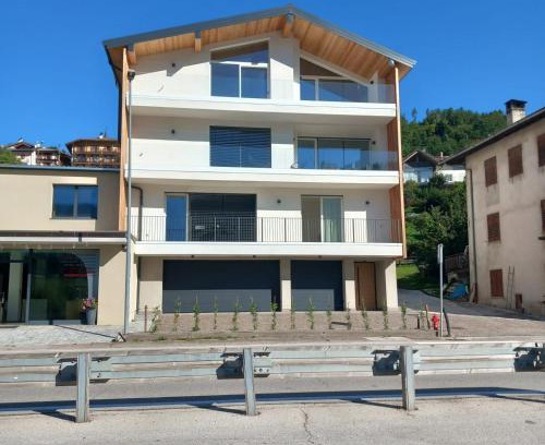 Baselga di Pine Apartamento | Riflessi sul lago