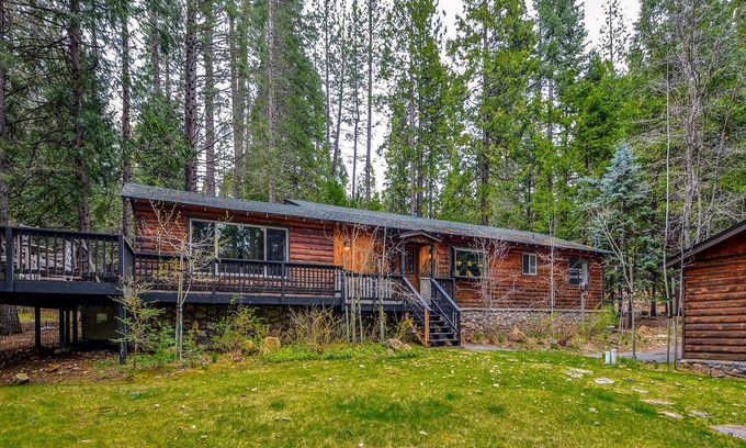 Glencoe Cabina | Tiro de piedra a Lakemont Pines Lake ... ubicado justo al otro lado de la calle! ¡4 dormitorios, 2 baños completos y 2 salas de estar! Equipado con un cargador de coche eléctrico!