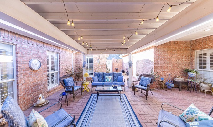 Midland Casa | Right At Home-Midland Meadowpark. W/community pool