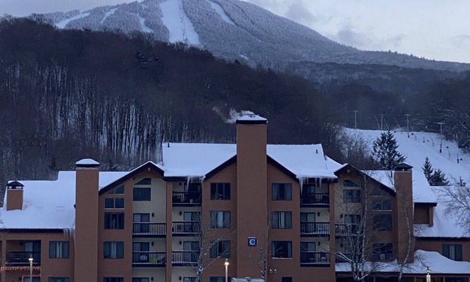 Killington Condominio | Right at the base of Pico, elevator building, Ski In Ski Out!