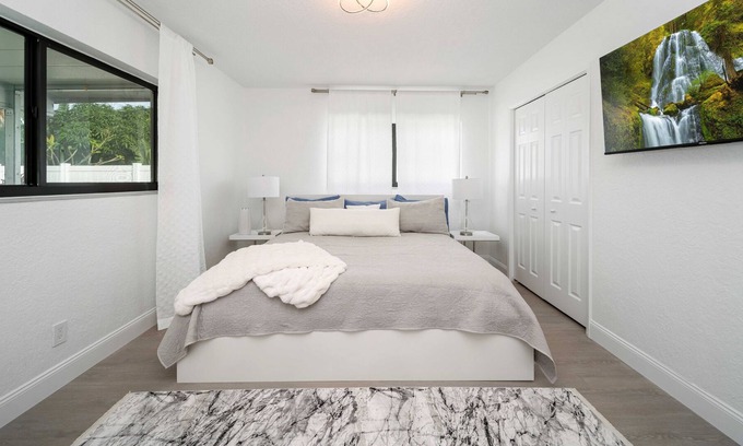 Bel Air Casa | Right at the Beach Miami Florida Luxury Renovated Villa Pool Gated community