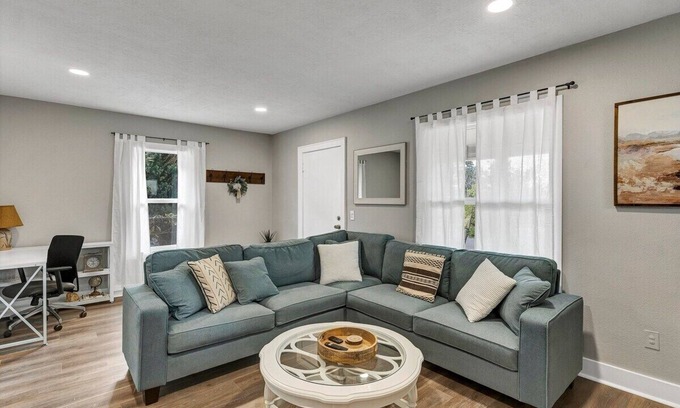 Lebanon Casa | Right next to hospital, med-school, bars & more!