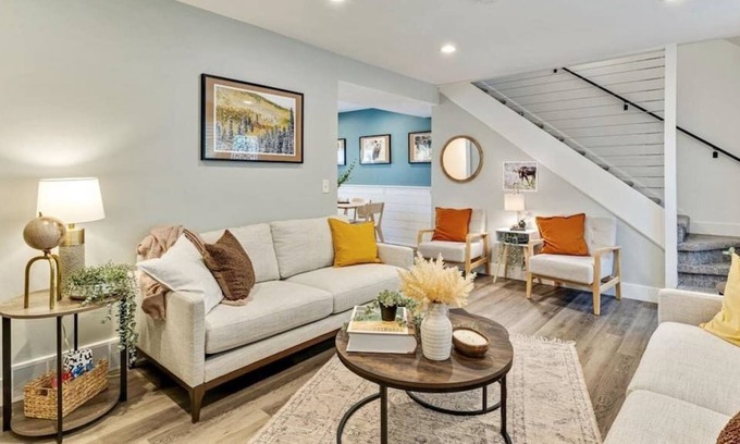 Holladay Casa | King Bed | Full Kitchen. | Private Backyard!