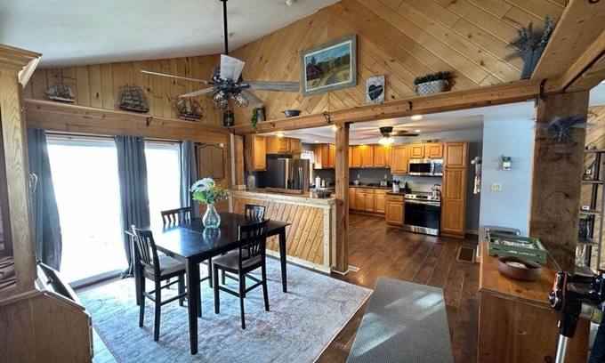 Laurium Casa | Right off the main trail system! Heated garage large parking for large trailers