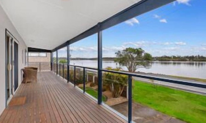 Port Macquarie Casa | Right on The River - Settlement Point