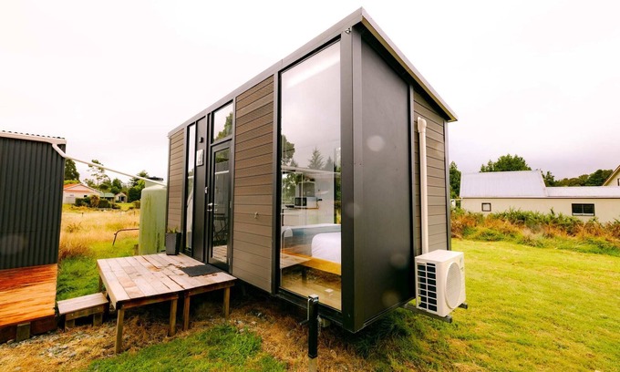 Hokitika Casa | Rimu View 1 by Tiny Away