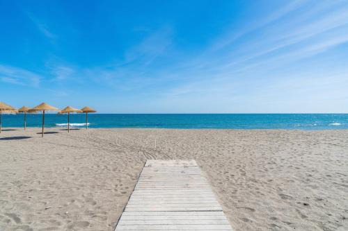 La Cala del Moral Apartamento | Rincón Playa, terraza y piscina