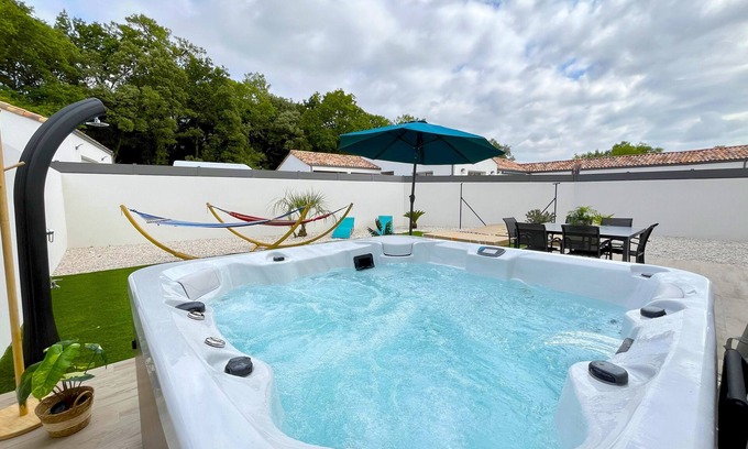 Saint-Hilaire-de-Riez Casa | Rincon del Mar - House with spa and hammocks, just 8 minutes from the sea