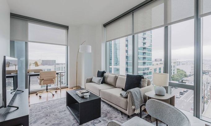 Rincon Hill Apartamento | Rincon Hill 1BR w/ Gym, Pool, EV Charger & Rooftop | Near Tech Hub