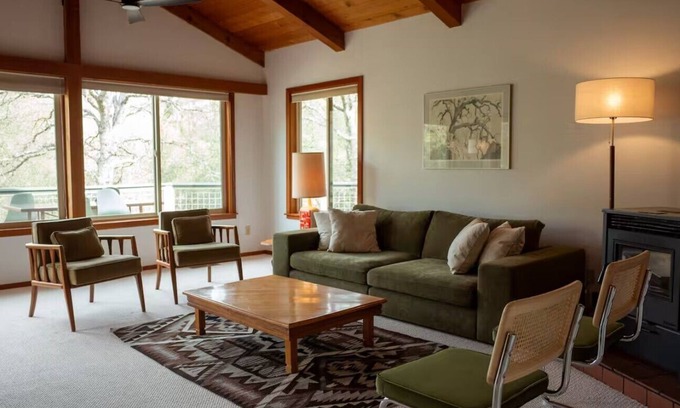 Mariposa Casa | Ringrose House . Creekside Canyon . Getaway