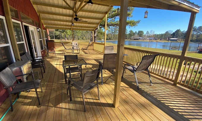 Mississippi Gulf Coast Casa | Ripples on the Lake Pristine private lake property that you will never forget