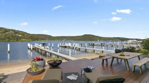 Booker Bay Casa | Riptides Booker Bay -Waterfront apartment, walk to shops & cafes