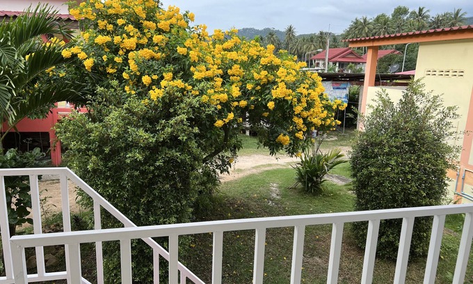 Srithanu Casa | Risa’s Retreat Bungalow #5 with Balcony in Sritanu