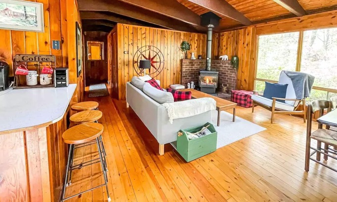 Fort Erie Cabaña | Rise & Pine at our Secluded Crystal Beach Cottage