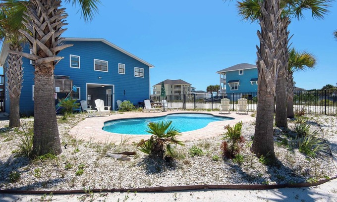 Villa Segunda Casa | 🌴☀️Rising Sun | Pet-Friendly Oasis w/ Private Pool + Volleyball Court🏐