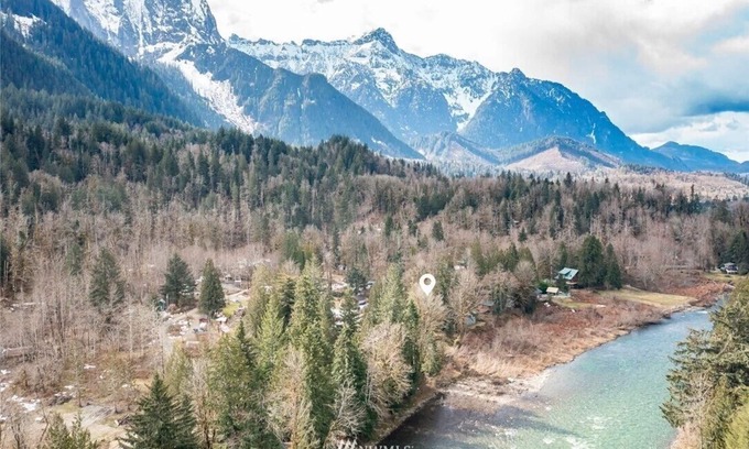 Gold Bar Cabina | Rising Sun Retreat- peaceful riverfront views spa