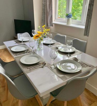Oxford Apartamento | Risinghurst, Oxford, an ENTIRE 2beds, 2bathrooms, free Wi-Fi, Free Parking