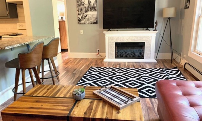 Green Bay Apartamento | Ritchie’s Titletown Executive Suites: The Cattail Cabin