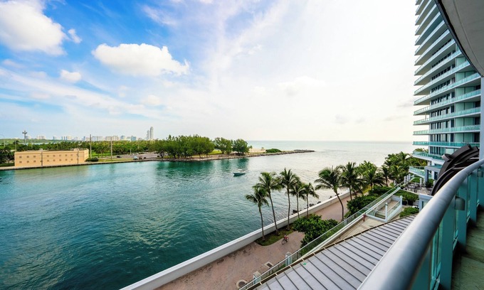 North Miami Condominio | Ritz Carlton Hotel at Bal Harbour FL, 1147ft2!