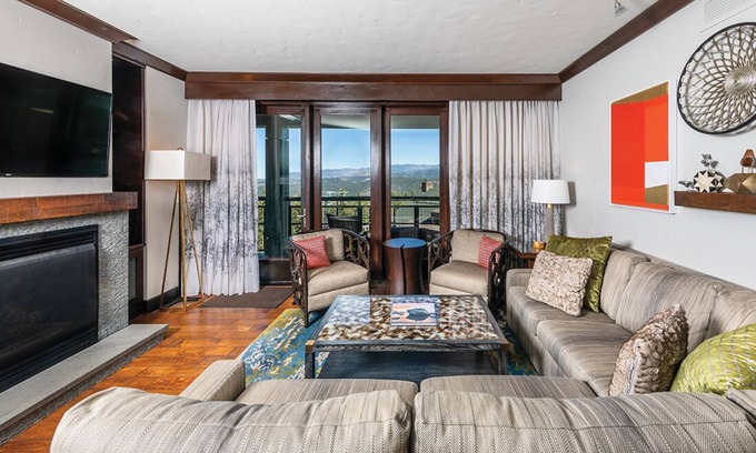 Truckee Villa | Ritz Carlton Luxury - Enjoy the Beauty of Lake Tahoe