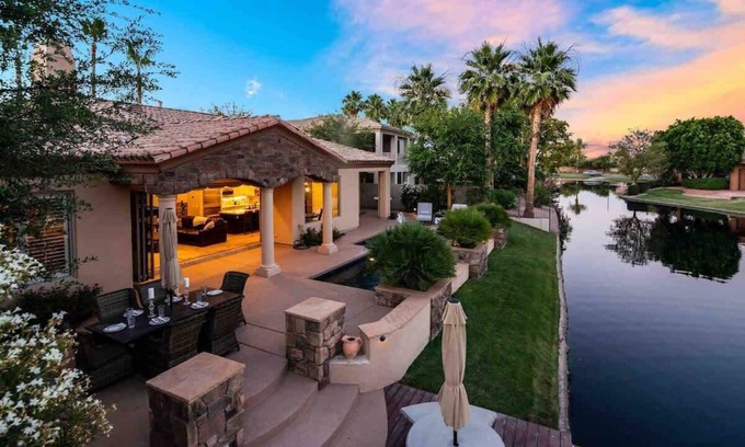 Chandler Casa | Casa de lujo de 3 dormitorios en comunidad cerrada de Ocotillo con piscina climatizada