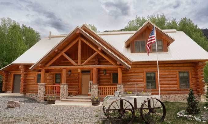 Lake City Casa | Ritz on the River - Gorgeous Log Cabin in the Heart of Town and Along the Lake Fork of the Gunnison