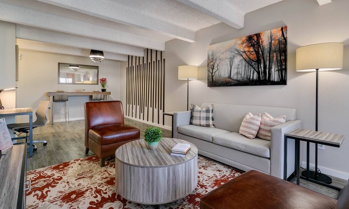 Vickery Meadow Apartamento | ★Ritzy Adaptable Get-Away | ★Pool | ★Free Covered Parking