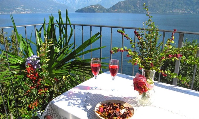 Calozzo Apartamento | Riva di Pianello Holiday Apartment on the Lake