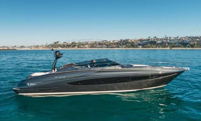 Marina del Rey Alquiler De Eote | ♕ Riva Virtus 65' Yacht - 6HR Day Trip from Marina Del Ray 🌊