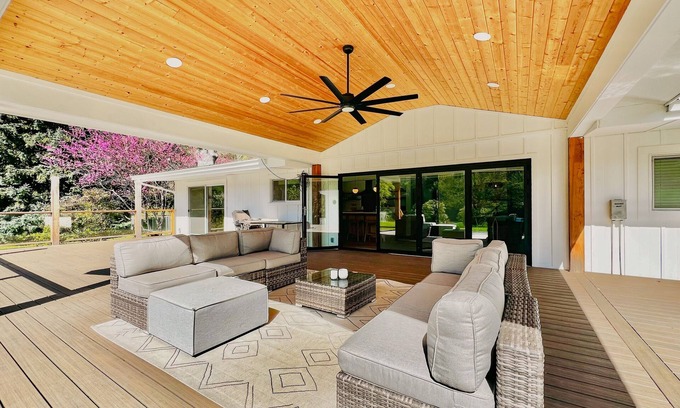 Salyer Casa | River and mountain view home with expansive deck, private pool