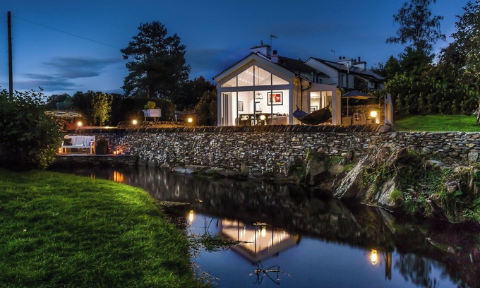 Bowland Bridge Cabaña | RIVER BARN, luxury holiday cottage, with open fire in Town End