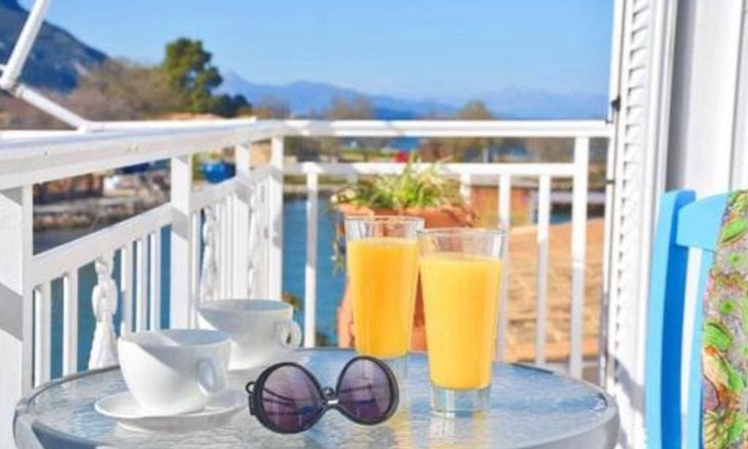 Messonghi Apartamento | River Beach House