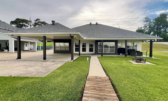 New Roads Casa | River Bend - False River