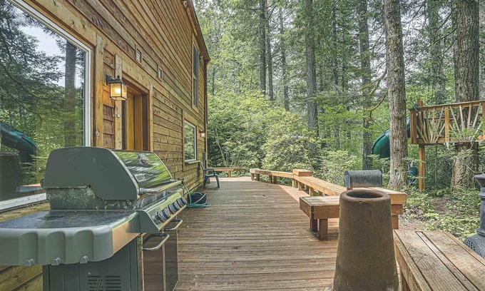 Rhododendron Casa | River Breeze Chalet