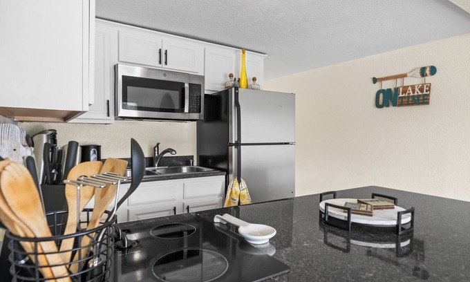 Royal Condominio | River Breeze on Hamilton: Sun, Swim, Fish, Float!