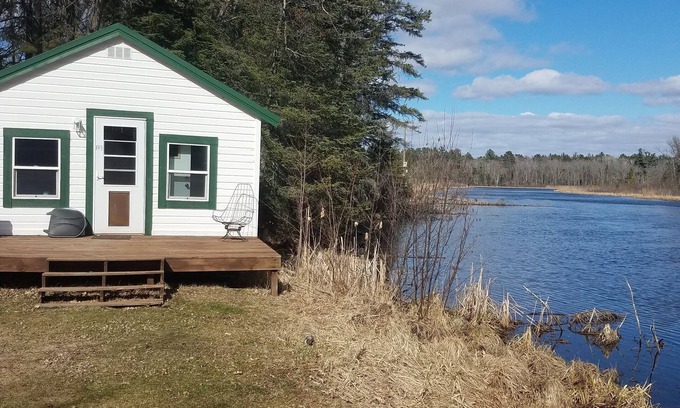 Pine River Cabina | River Cabin on the Pine River- Adult only