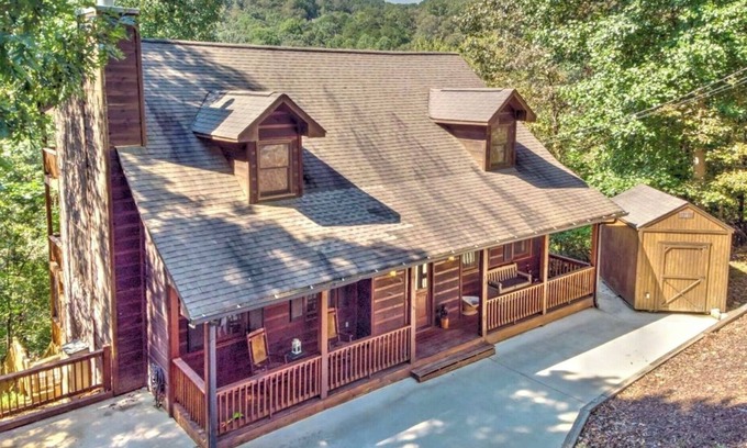 Ellijay Cabina | River Cabin w/Mtn view SPECIAL 8TH NIGHT FREE Tubing Hot Tub Fireplace King Beds