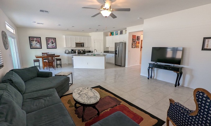 Holiday Shores Casa | River Close, Newer Home! Great Neighborhood Minutes from Laughlin! Close to all!