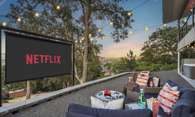 Chenoweth Casa | Outdoor Movie, Hot Tub, Game Room!