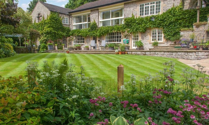 Ashford-in-the-Water Cabaña | River Cottage, large self-catering home in the village of Ashford-in the-Water.