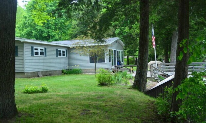 Newaygo Casa | River Country Lodge en el río Muskegon junto a Pine St lanzamiento del barco