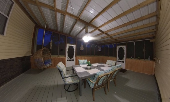 Saluda Casa | River Dream Lake Murray Getaway